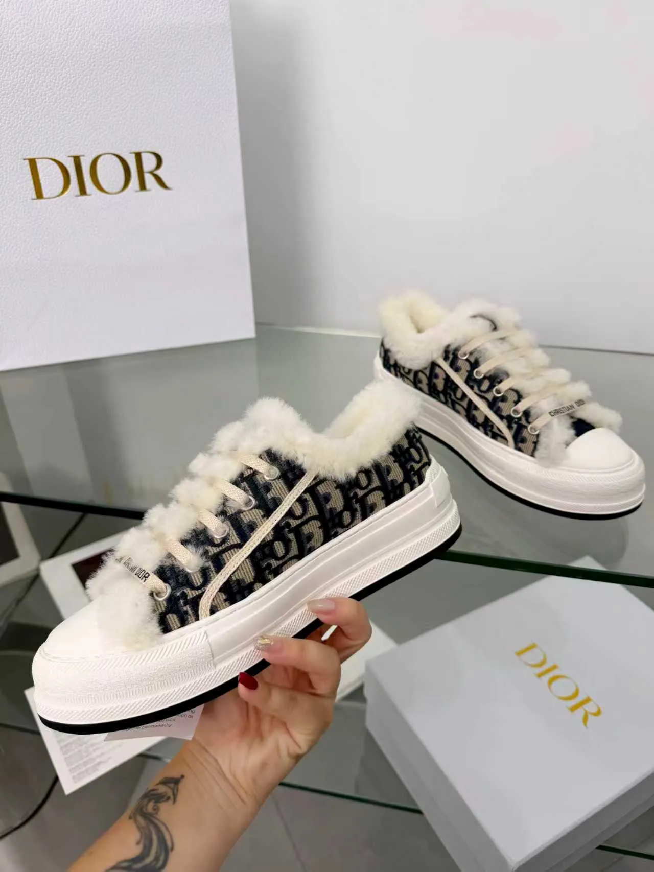 Men's men's shoes pP540! 𝐃𝐈𝐎𝐑 𝐖𝐚𝐥𝐤'𝐧 Dior Presbyopia Embroidery Wool Thick Sole Canvas Shoes Casual Sneakers (Half Flop) These Walk'n'Dior thick sole sneakers are a fashionable piece that elevates the collection. Oblique printed cotton embroidered upper with comfortable platform sole, tongue and Christian Dior Paris signature laces. Bottom thickness 4.5CM Size: Women's 35-41